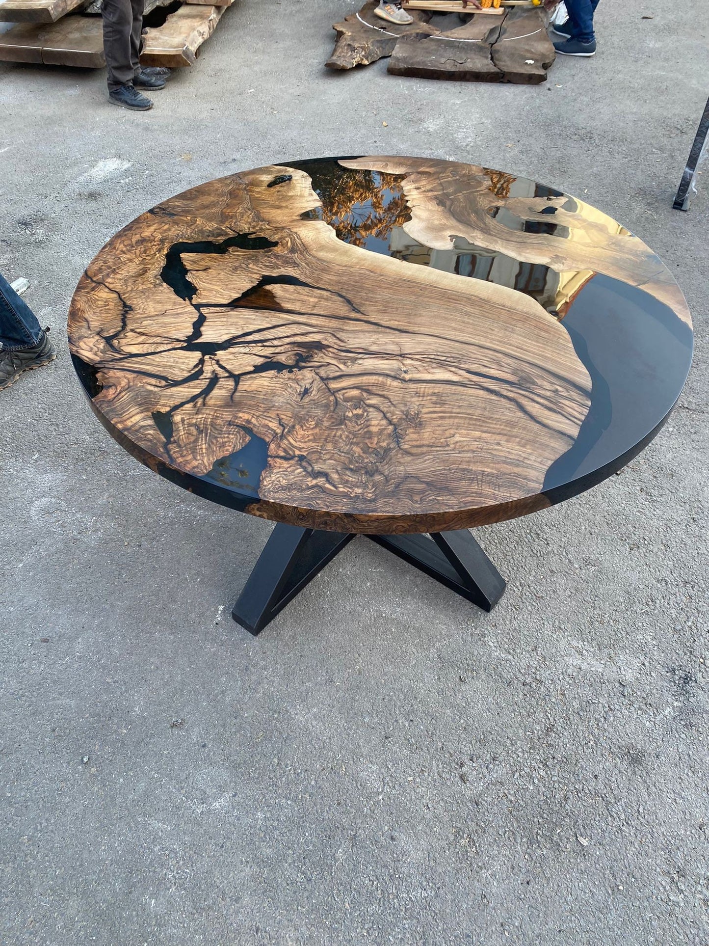 Epoxy Resin Coffee Table, Custom 40” Diameter Round Table, Aesthetic Black Epoxy Table for Tinabear