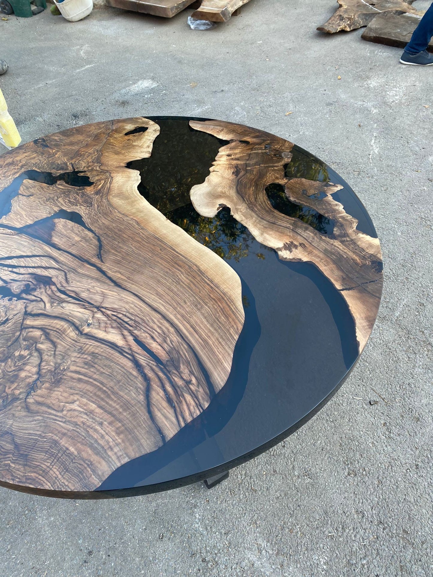 Epoxy Resin Coffee Table, Custom 40” Diameter Round Table, Aesthetic Black Epoxy Table for Tinabear