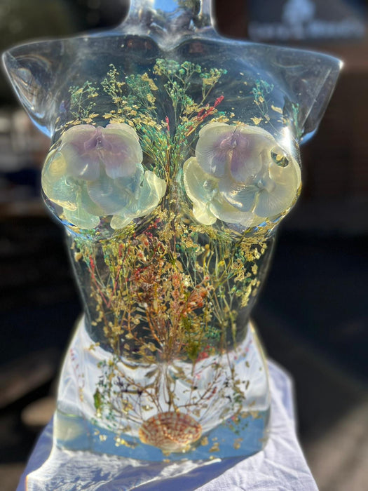 Epoxy Sculpture, Sculpture Art, Female Sculpture, Body Sculpture, Handmade Sculpture, Clear Epoxy, Dried Flowers, Resin Art for Krystal